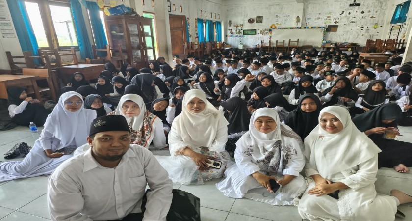 MI Wachid Hasyim Gelar Perayaan Hari Santri Nasional 2025 dengan Meriah
