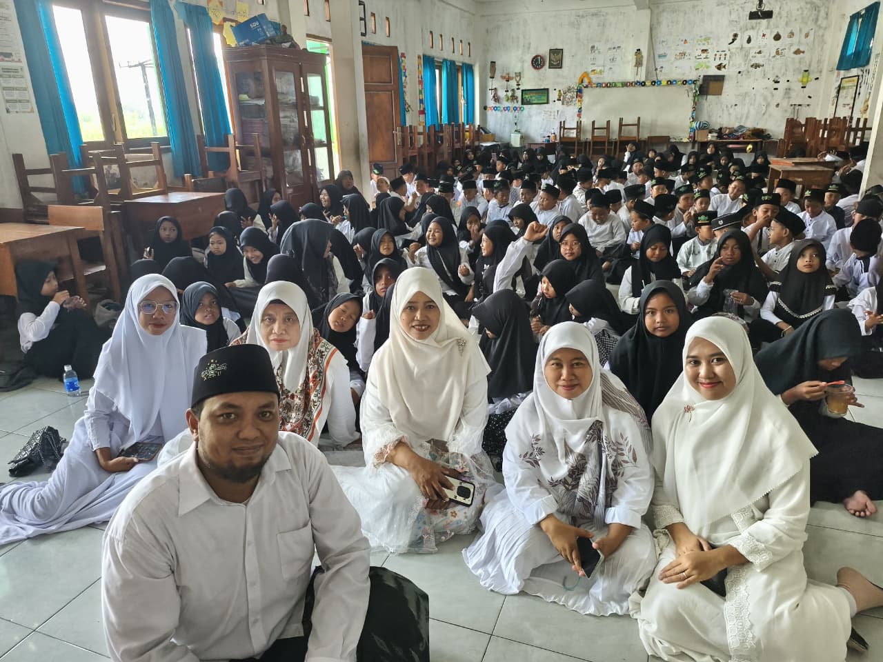 MI Wachid Hasyim Gelar Perayaan Hari Santri Nasional 2025 dengan Meriah
