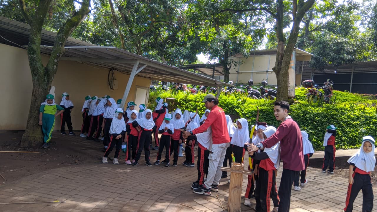 Petualangan Seru dan Edukatif: Outbound Kelas 1, 2, & 3 MI Wachid Hasyim Wonomlati di Lembah Pandawa