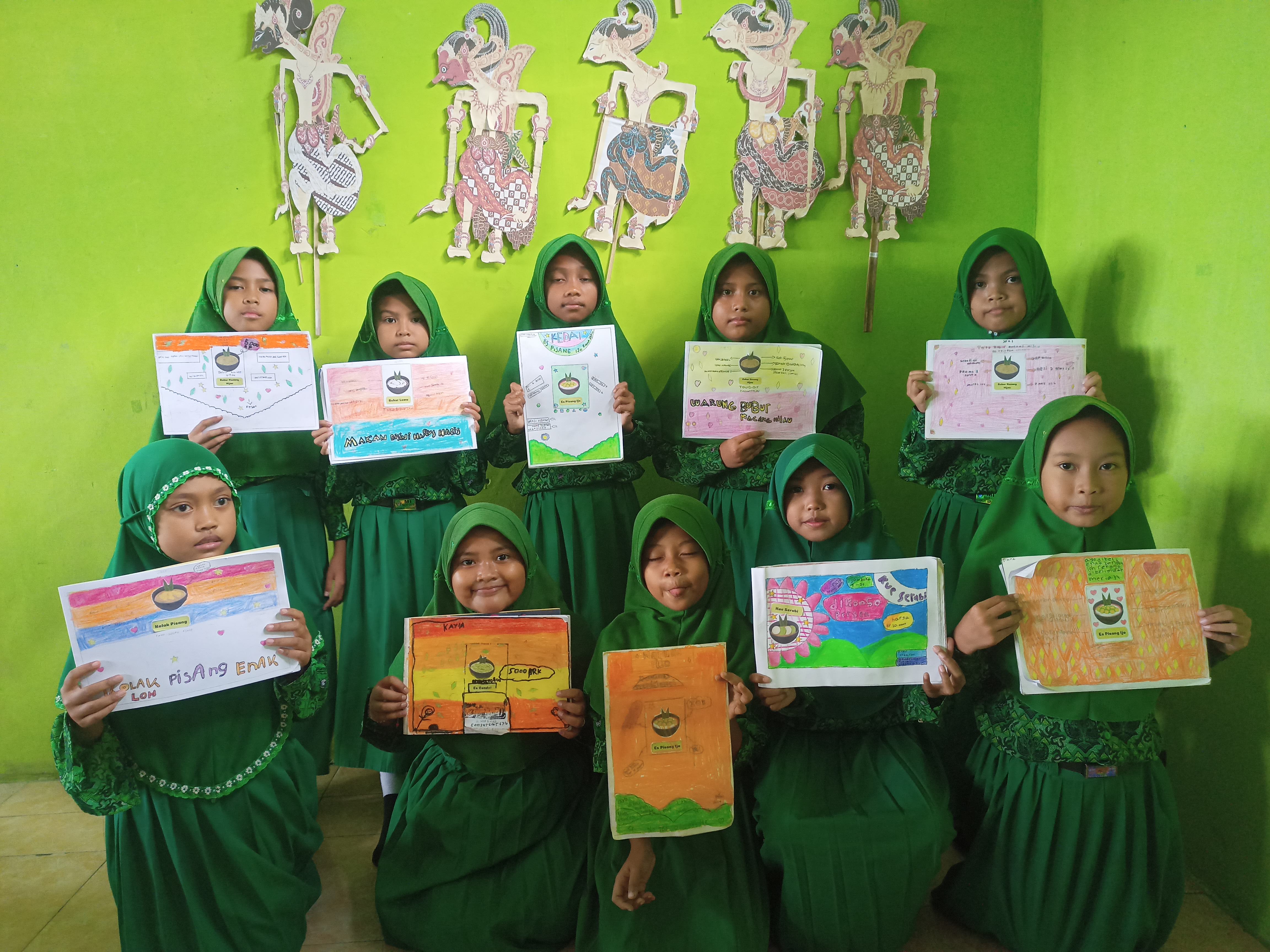 Kegiatan Bahasa Indonesia pembuatan poster di kelas 3B