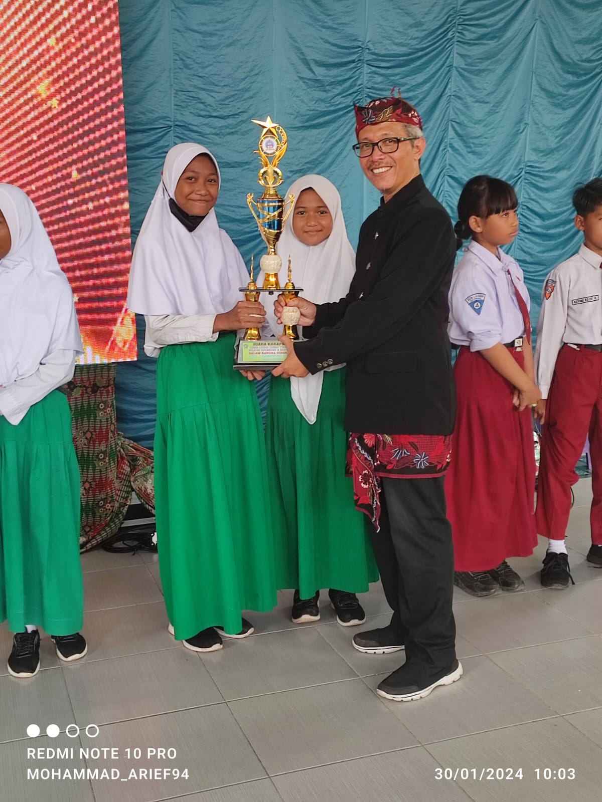 MI Wachid Hasyim menjadi juara