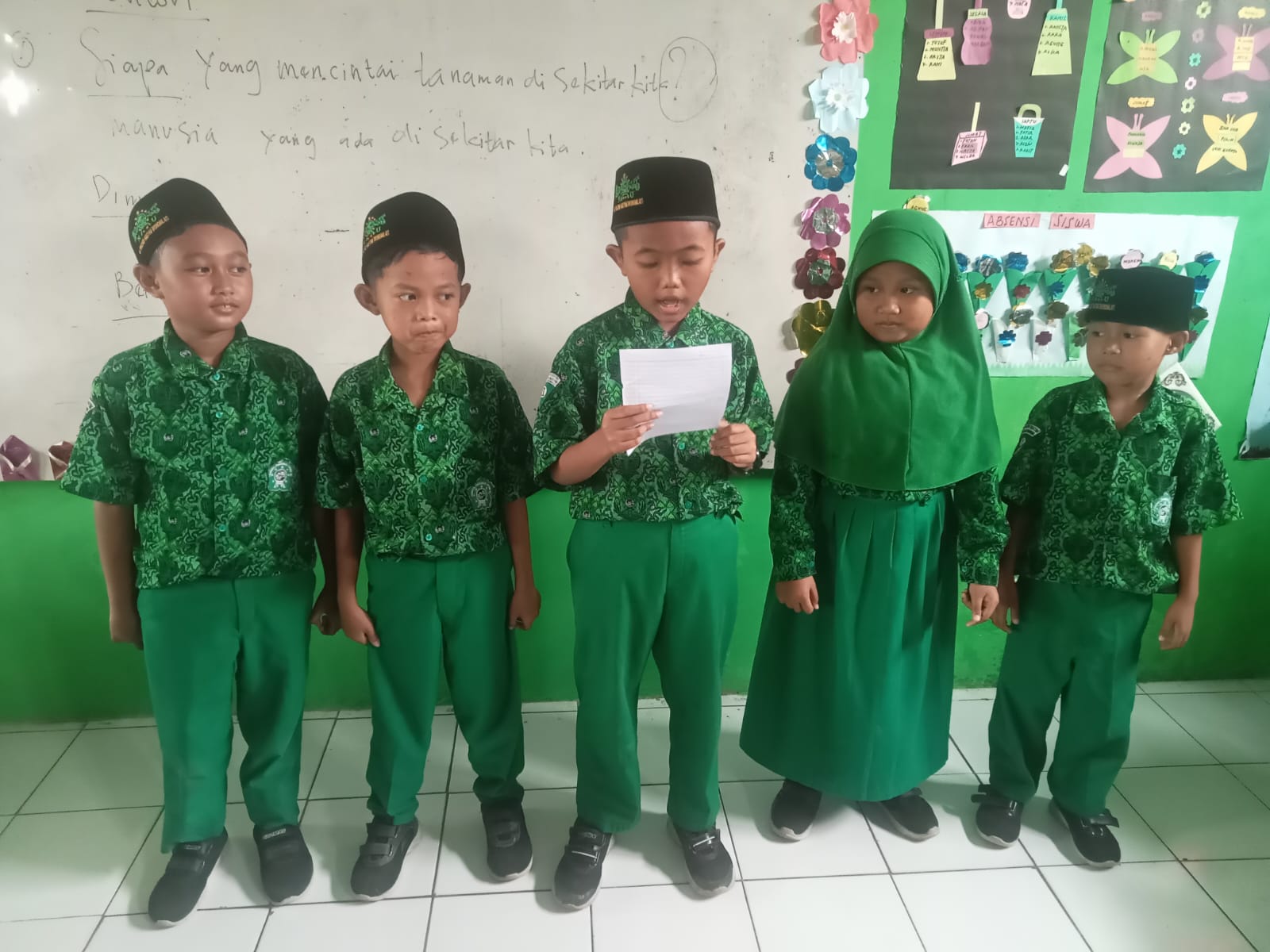 membuat kalimat tanya