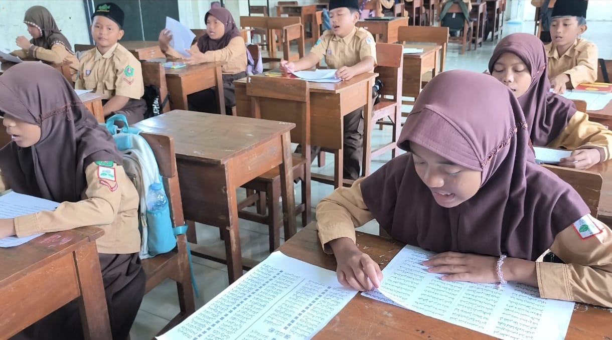 Pembiasaan Keagamaan di MI Wachid Hasyim: Menanamkan Akhlak Mulia Sejak Dini Melalui Kegiatan Rutin Hari Sabtu
