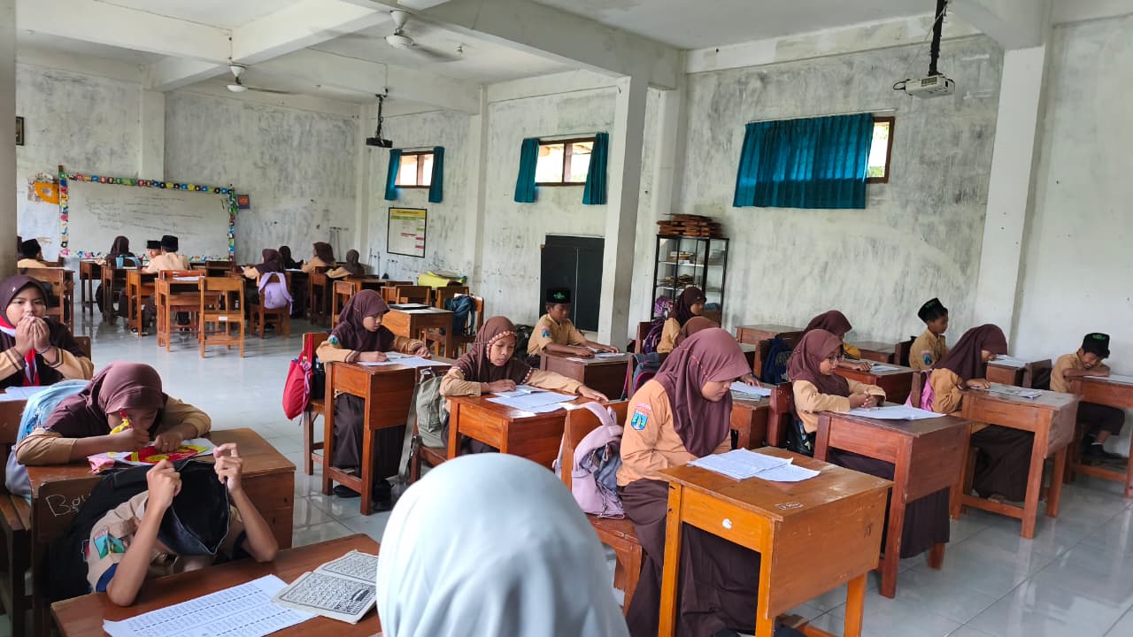 Pembiasaan Keagamaan di MI Wachid Hasyim: Menanamkan Akhlak Mulia Sejak Dini Melalui Kegiatan Rutin Hari Sabtu