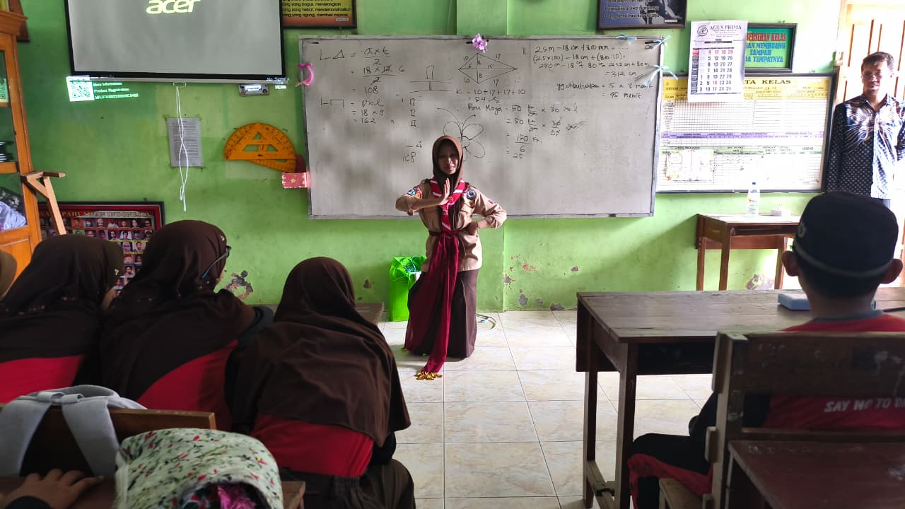 Sosialisasi MTs Unggulan Al Hidayah Mojokerto di MI Wachid Hasyim Berlangsung Antusias